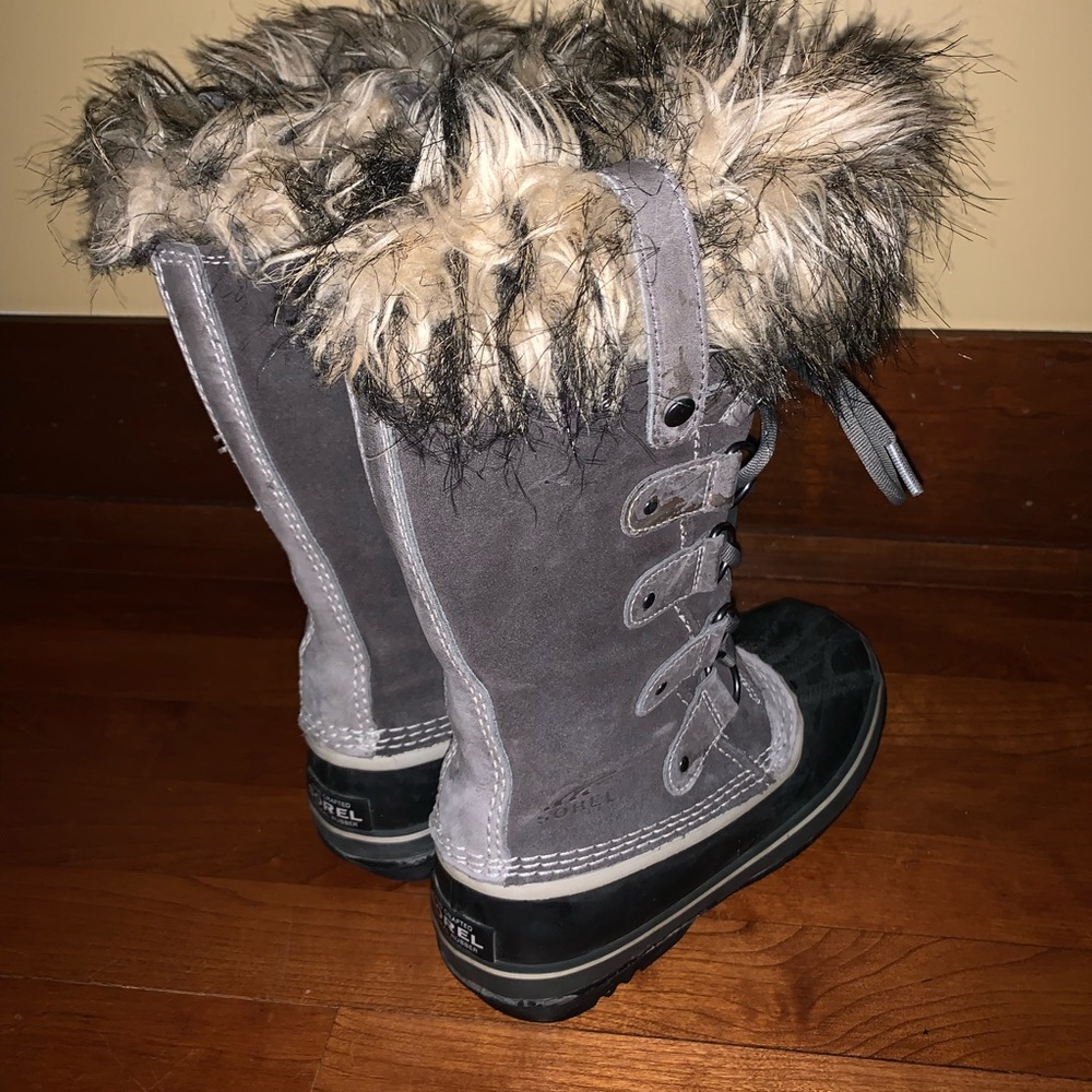Sorel Snow Boot - Size 6 - image 3